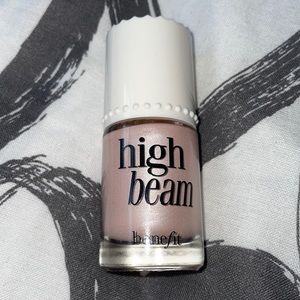 Benefit Liquid Highlighter